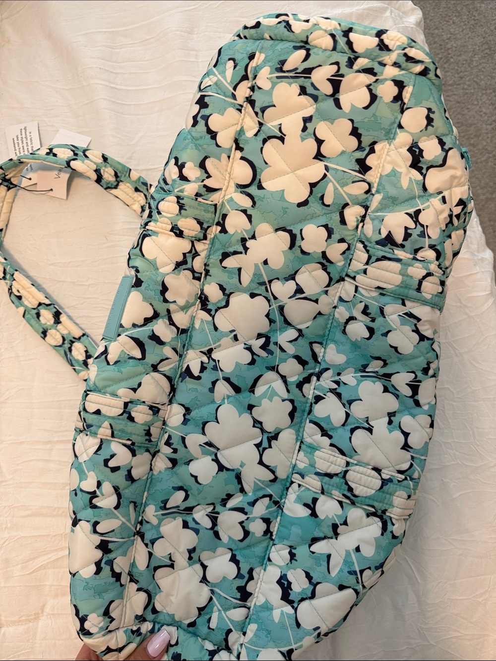 Vera Bradley ultralight, active duffel in cut vines cool - Picture 7 of 7